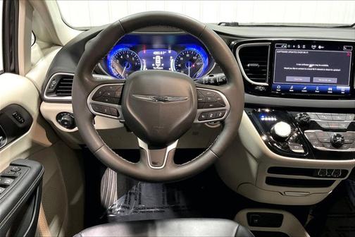 Diamond Black Crystal Pearlcoat 2024 Chrysler Pacifica Touring L