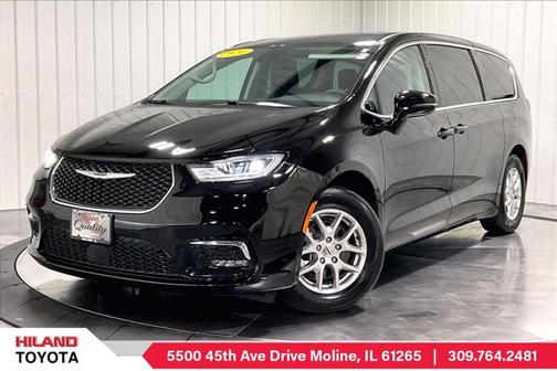 Diamond Black Crystal Pearlcoat 2024 Chrysler Pacifica Touring L