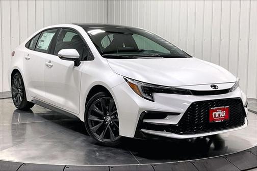 Wind Chill Pearl/Midnight Black Metallic 2026 Toyota Corolla XSE