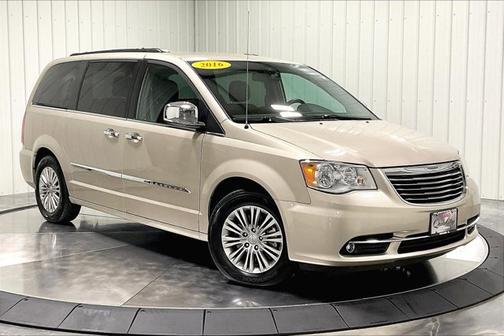 2016 Chrysler Town & Country Touring-L