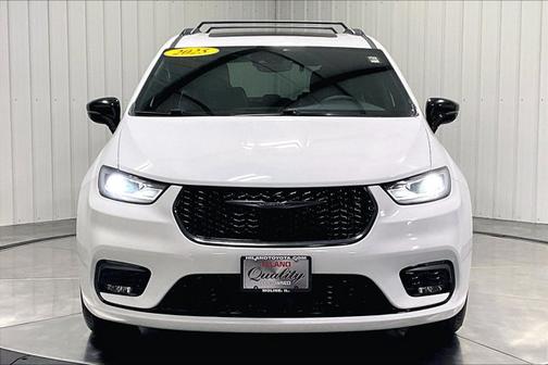 Bright White Clearcoat 2025 Chrysler Pacifica Limited