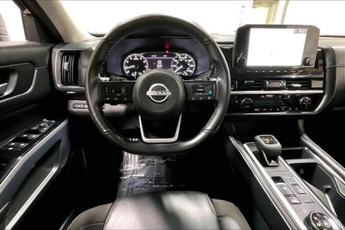 Super Black 2025 Nissan Pathfinder SL