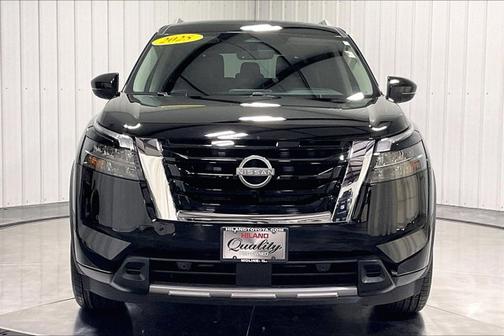 Super Black 2025 Nissan Pathfinder SL