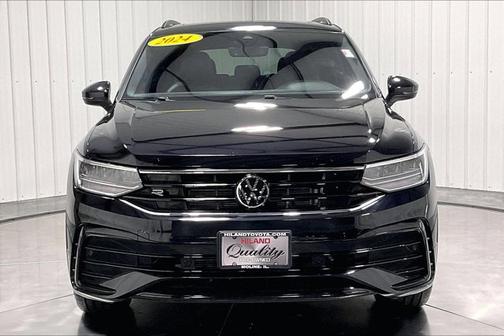 2024 Volkswagen Tiguan SE R-Line Black