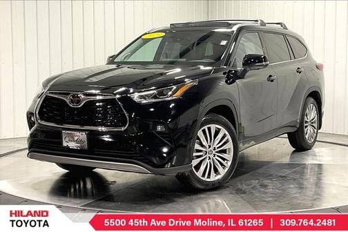 Black 2023 Toyota Highlander Platinum