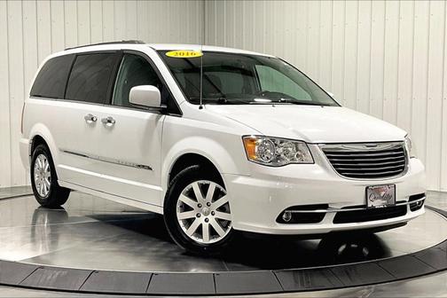 2016 Chrysler Town & Country Touring
