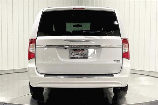 2016 Chrysler Town & Country Touring