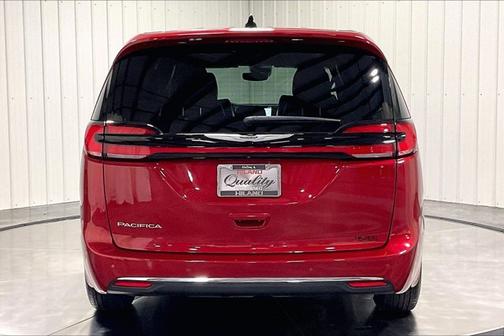 Red Hot Pearlcoat 2025 Chrysler Pacifica Select