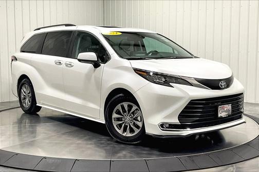 2024 Toyota Sienna XLE
