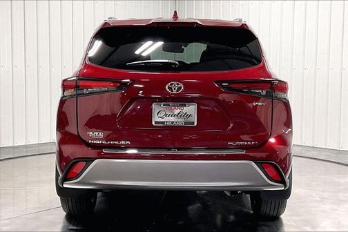 Ruby Flare Pear 2026 Toyota Highlander Hybrid Platinum
