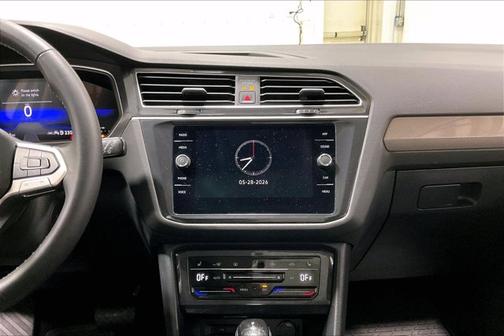White 2024 Volkswagen Tiguan SE