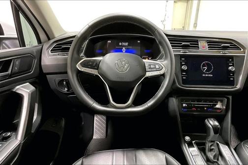 White 2024 Volkswagen Tiguan SE