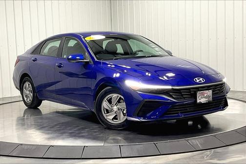 2024 Hyundai ELANTRA SE