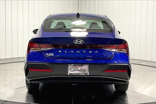 2024 Hyundai ELANTRA SE