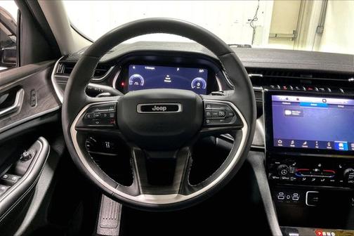 Diamond Black Crystal Pearlcoat 2023 Jeep Grand Cherokee Limited