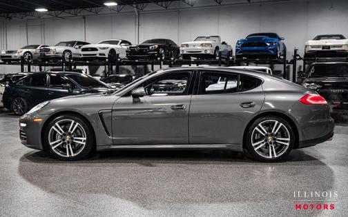 2016 Porsche Panamera 4 Edition