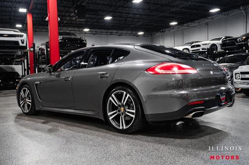 2016 Porsche Panamera 4 Edition