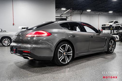 2016 Porsche Panamera 4 Edition
