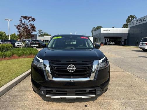 2022 Nissan Pathfinder SL
