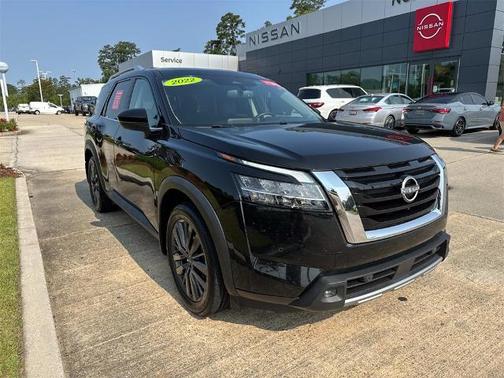 2022 Nissan Pathfinder SL