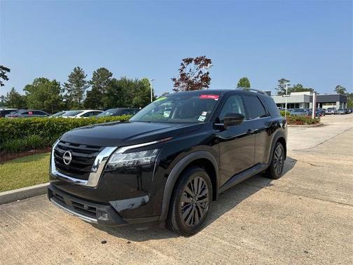 2022 Nissan Pathfinder SL