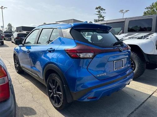 2023 Nissan Kicks SR