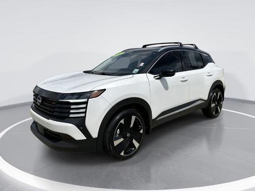 2t Wht Blk Roof 2025 Nissan Kicks SR