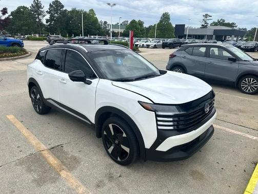 2t Wht Blk Roof 2025 Nissan Kicks SR