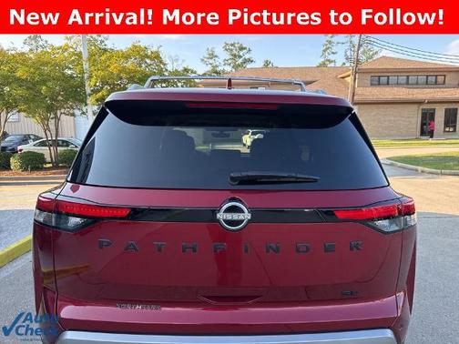 2024 Nissan Pathfinder SL
