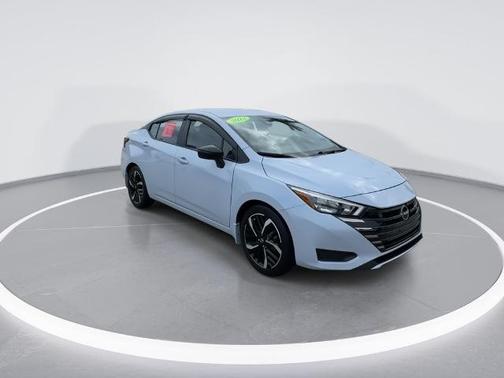 Gray Sky Pearl 2023 Nissan Versa 1.6 SR