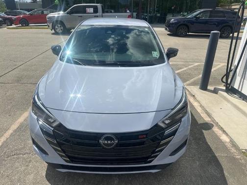 Gray Sky Pearl 2023 Nissan Versa 1.6 SR