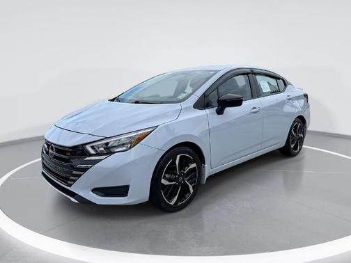 Gray Sky Pearl 2023 Nissan Versa 1.6 SR