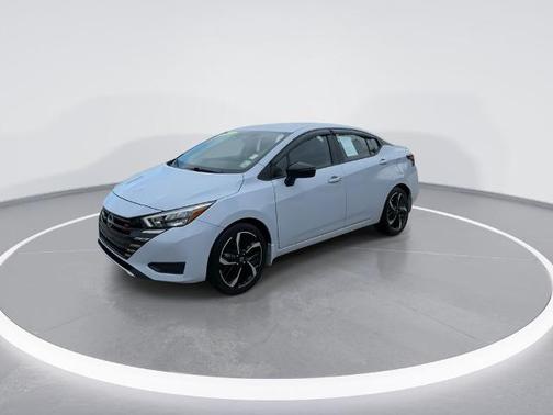 Gray Sky Pearl 2023 Nissan Versa 1.6 SR