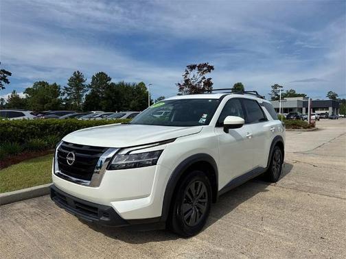 2022 Nissan Pathfinder SV