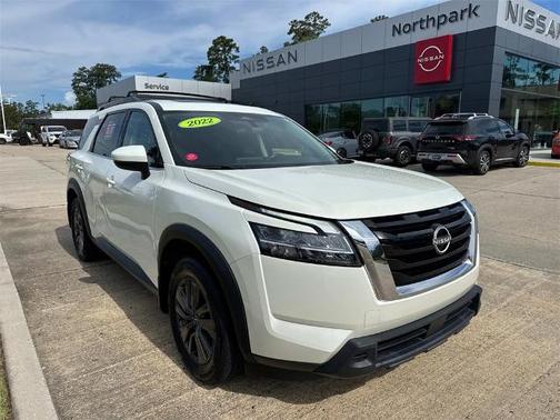 2022 Nissan Pathfinder SV