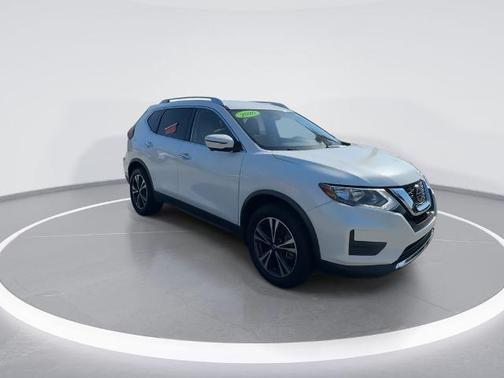 White 2020 Nissan Rogue SV