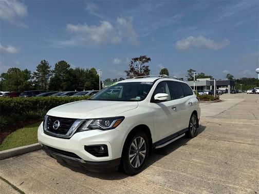 2020 Nissan Pathfinder SL
