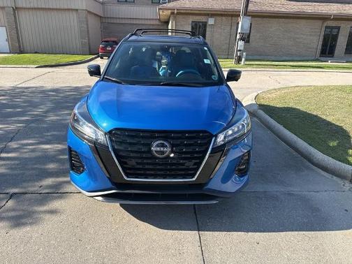 2tblublkroof 2024 Nissan Kicks SR