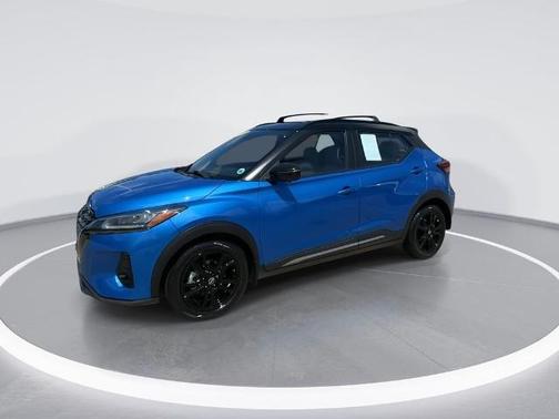 2tblublkroof 2024 Nissan Kicks SR