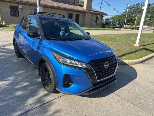2tblublkroof 2024 Nissan Kicks SR
