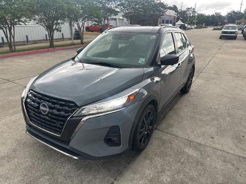 Boulder Gray Pearl 2023 Nissan Kicks SR