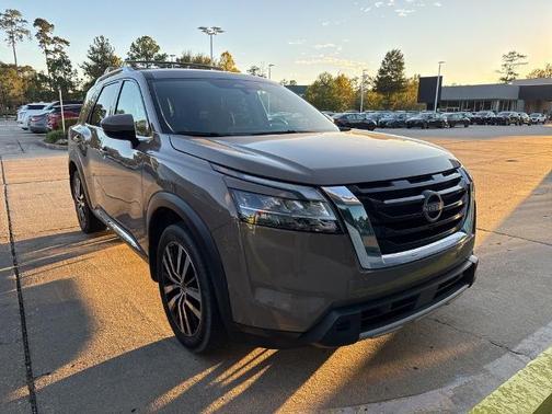 2024 Nissan Pathfinder Platinum