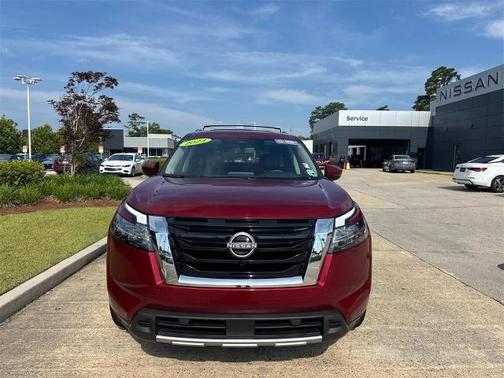 2023 Nissan Pathfinder SL