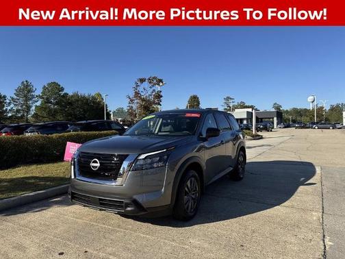 2025 Nissan Pathfinder S