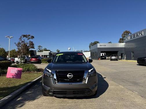 2025 Nissan Pathfinder S