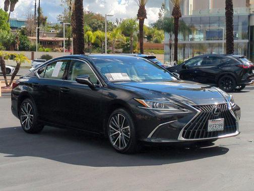 2025 Lexus ES 300h Base