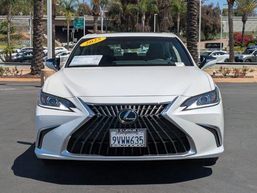 2025 Lexus ES 300h Premium
