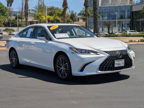 2025 Lexus ES 300h Premium