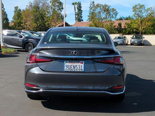 2025 Lexus ES 300h Base