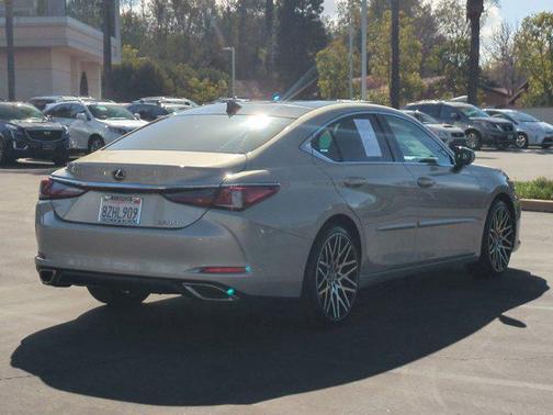 2022 Lexus ES 350 Base